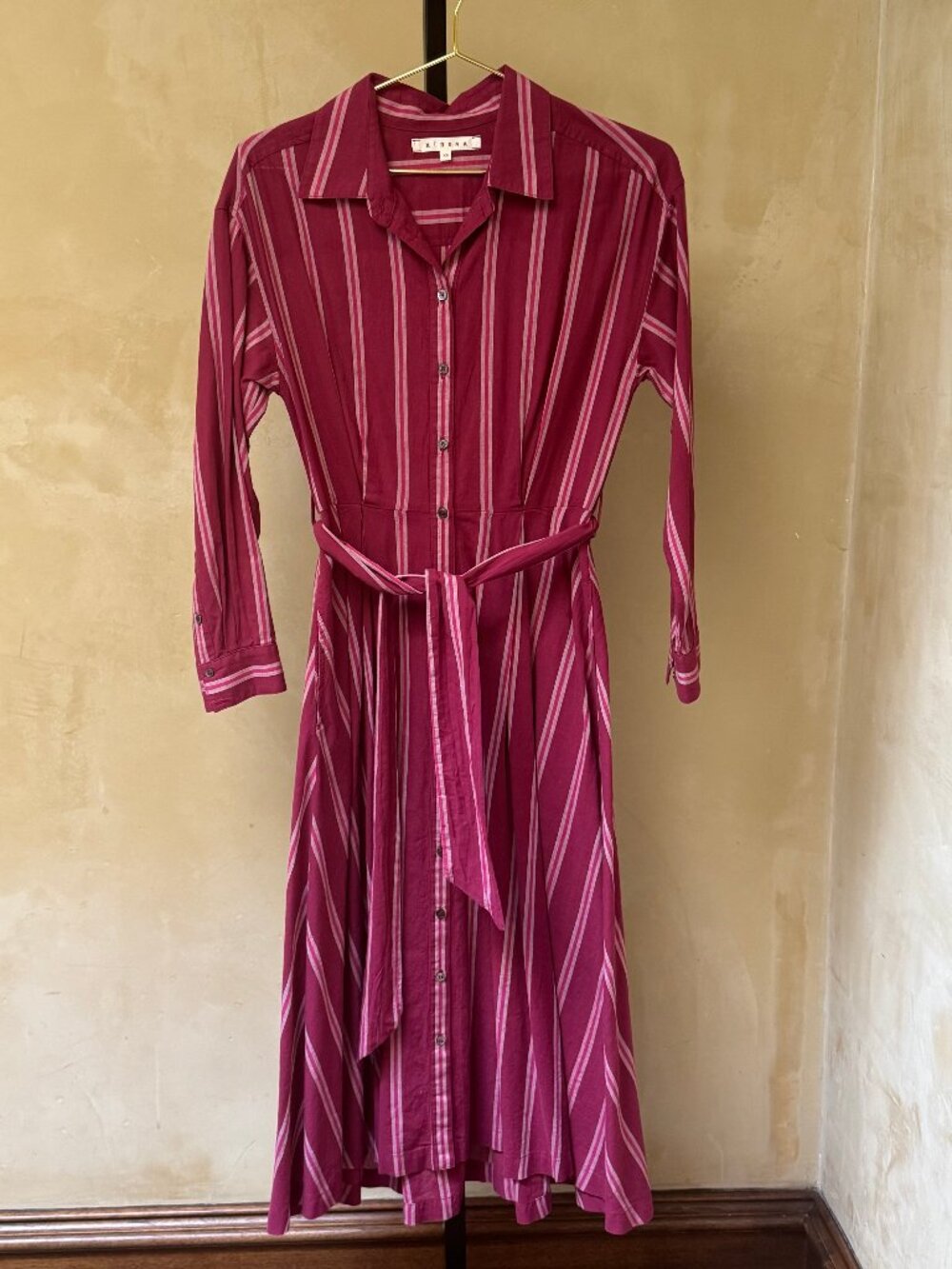XIRENA Everr Tie-Waist Shirtdress in Raisin SIZE XS